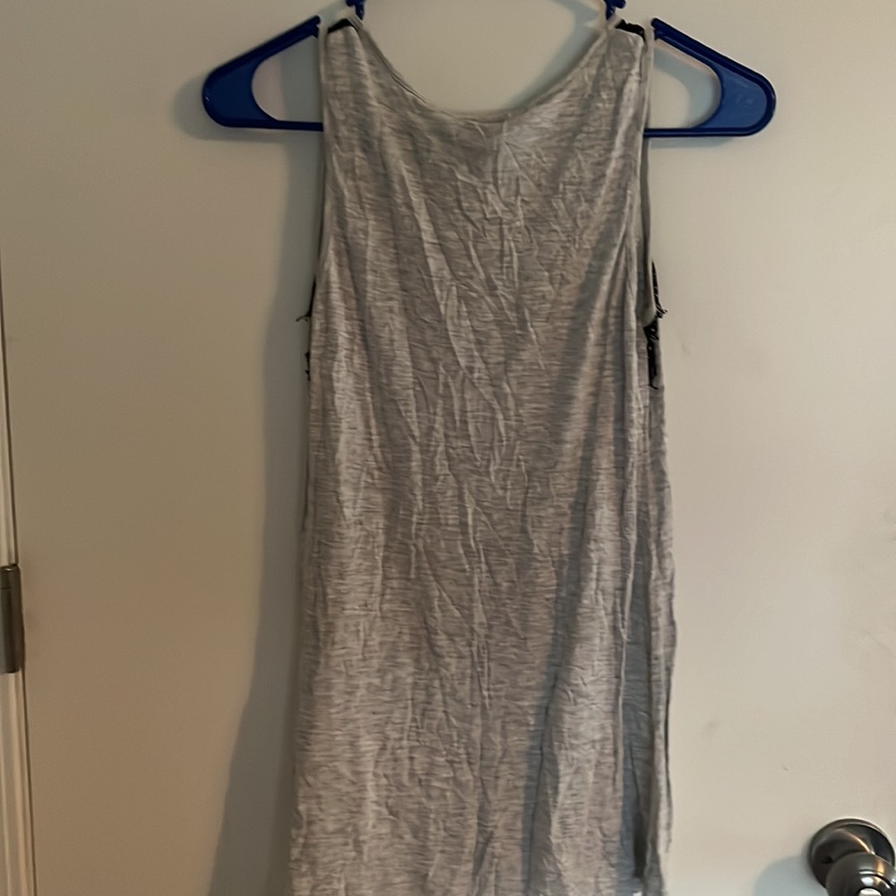 Cute simple gray tank with black details - Picture 3 of 3